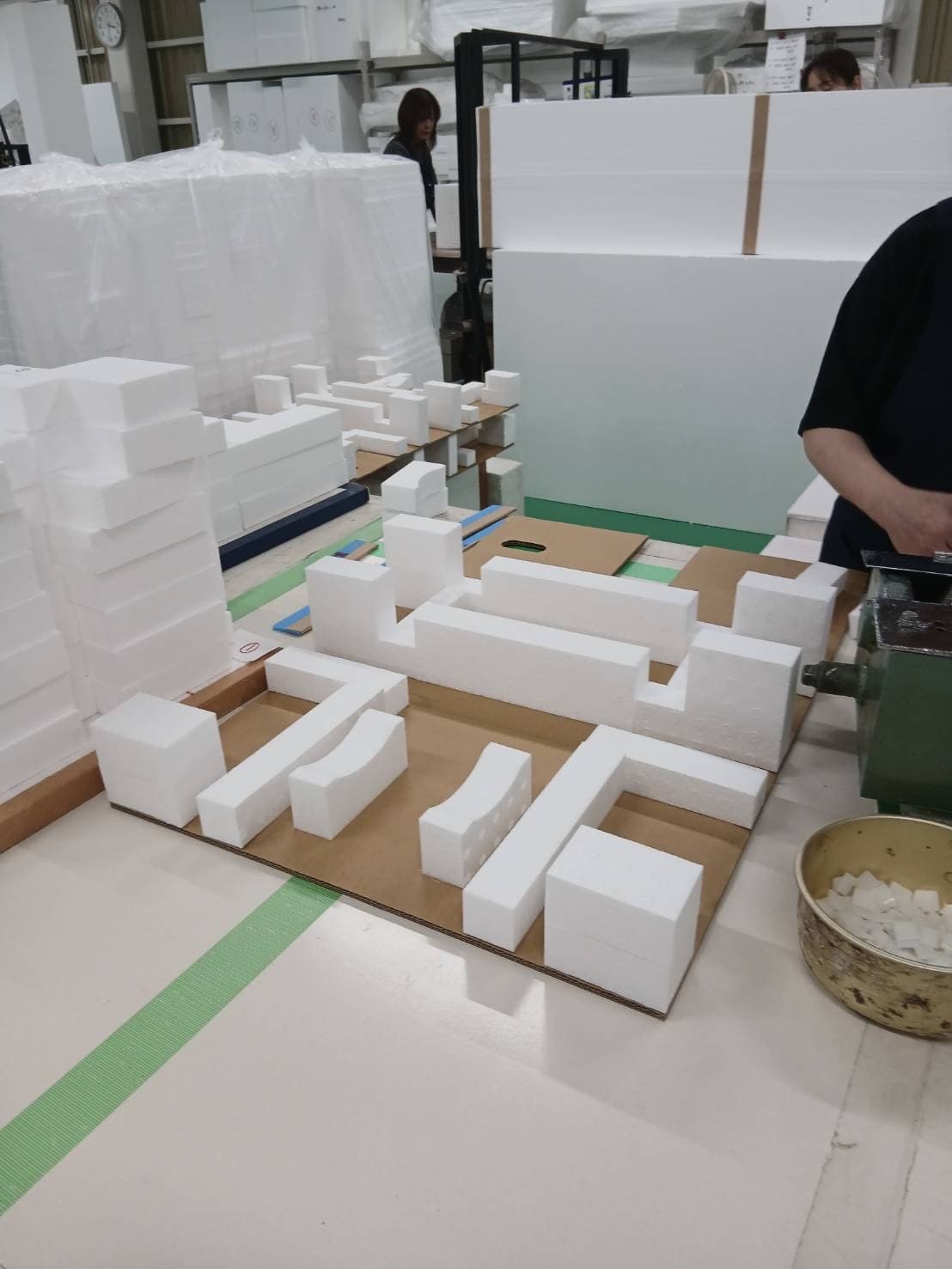 オーダー製作した緩衝材と建材